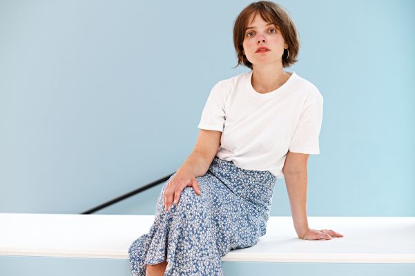 Anne Stein (c) Gabriela Neeb Das Foto zeigt Anne Stein sitzend