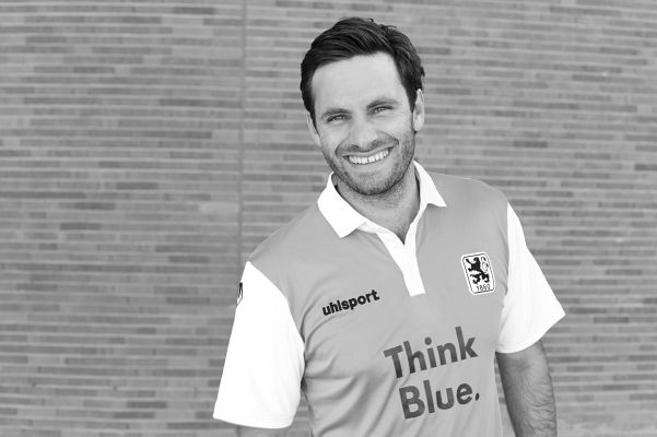 Jonathan Müller (c) Gabriela Neeb Das schwarz-weiße Foto zeigt Jonathan Müller lächelnd