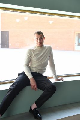 Ganzkörper Portrait von Lukas Darnstädt