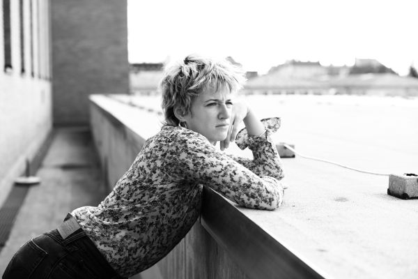 Portrait von Henriette Nagel in schwarz/weiß