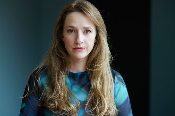 Portraitfoto von Carolin Hartmann