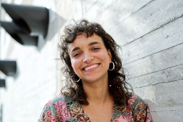 Genet Zegay (c) Gabriela Neeb Genet Zegay lacht in die Kamera