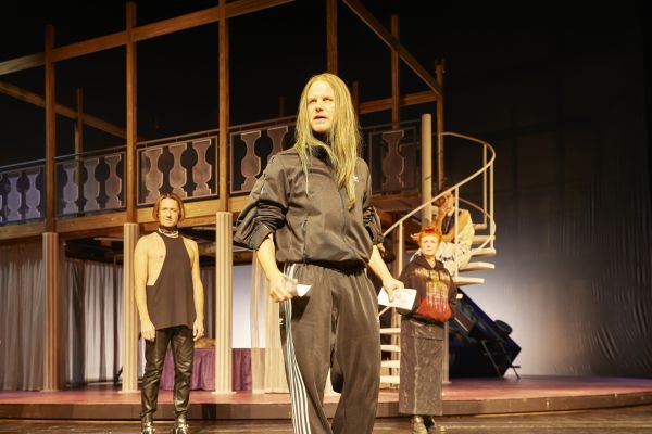 Christian Bo Salle, Pascal Riedel, Carola von Seckendorff, Ansgar Sauren verteilt auf der Bühne