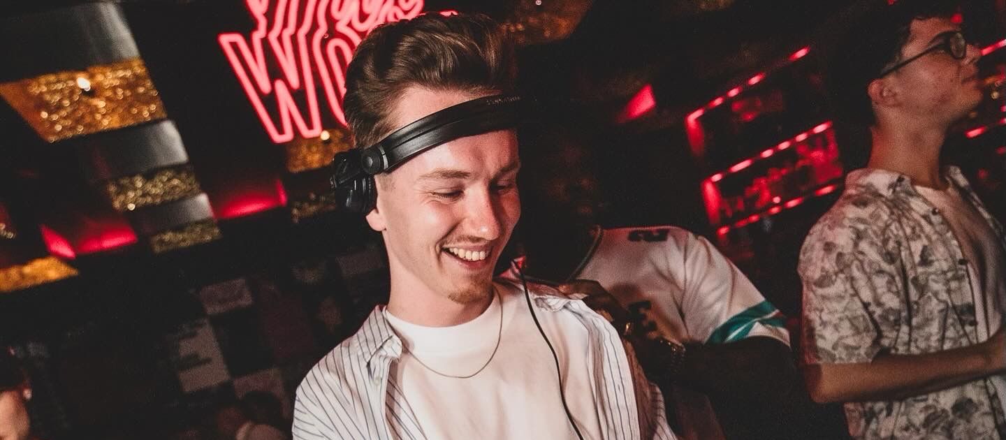 Luis Buchmann am Controller