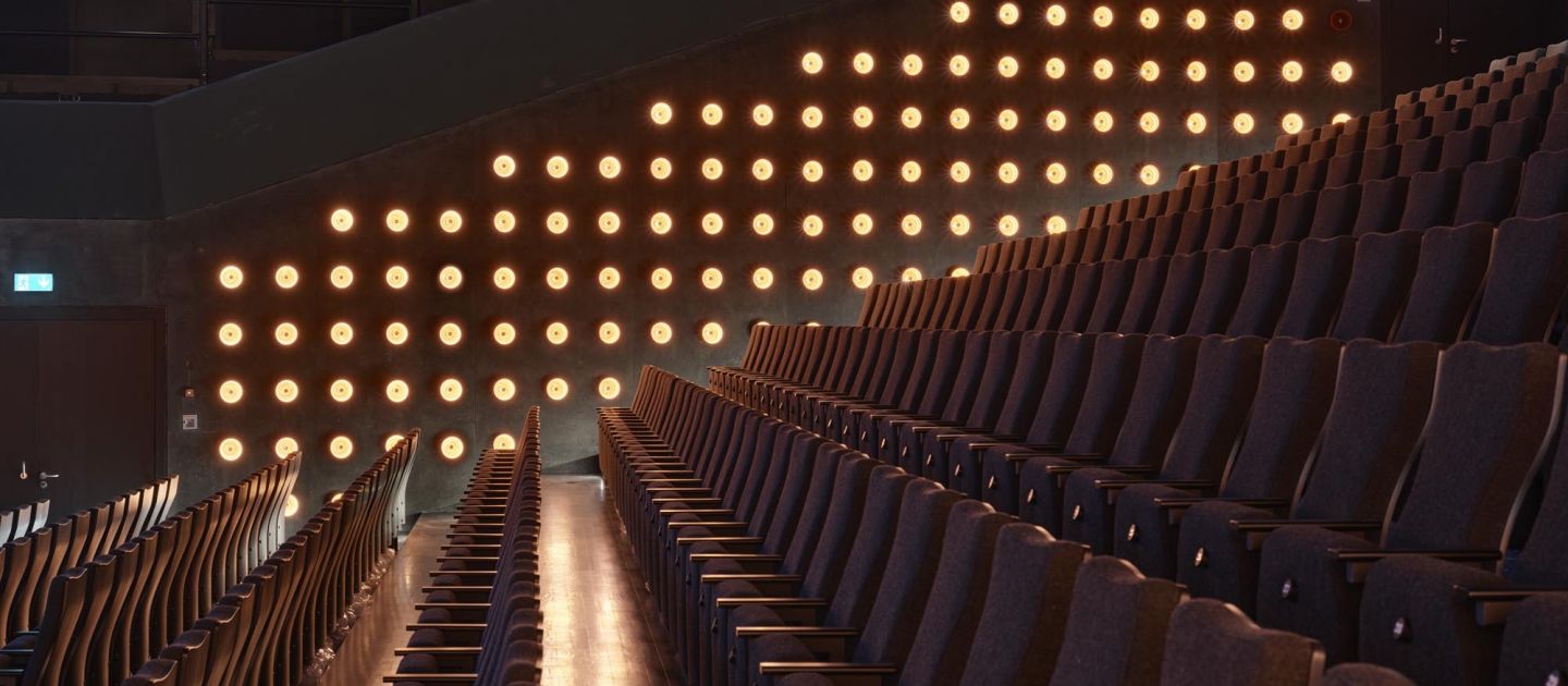 Das Foto zeigt den Zuschauersaal des Münchner Volkstheaters
