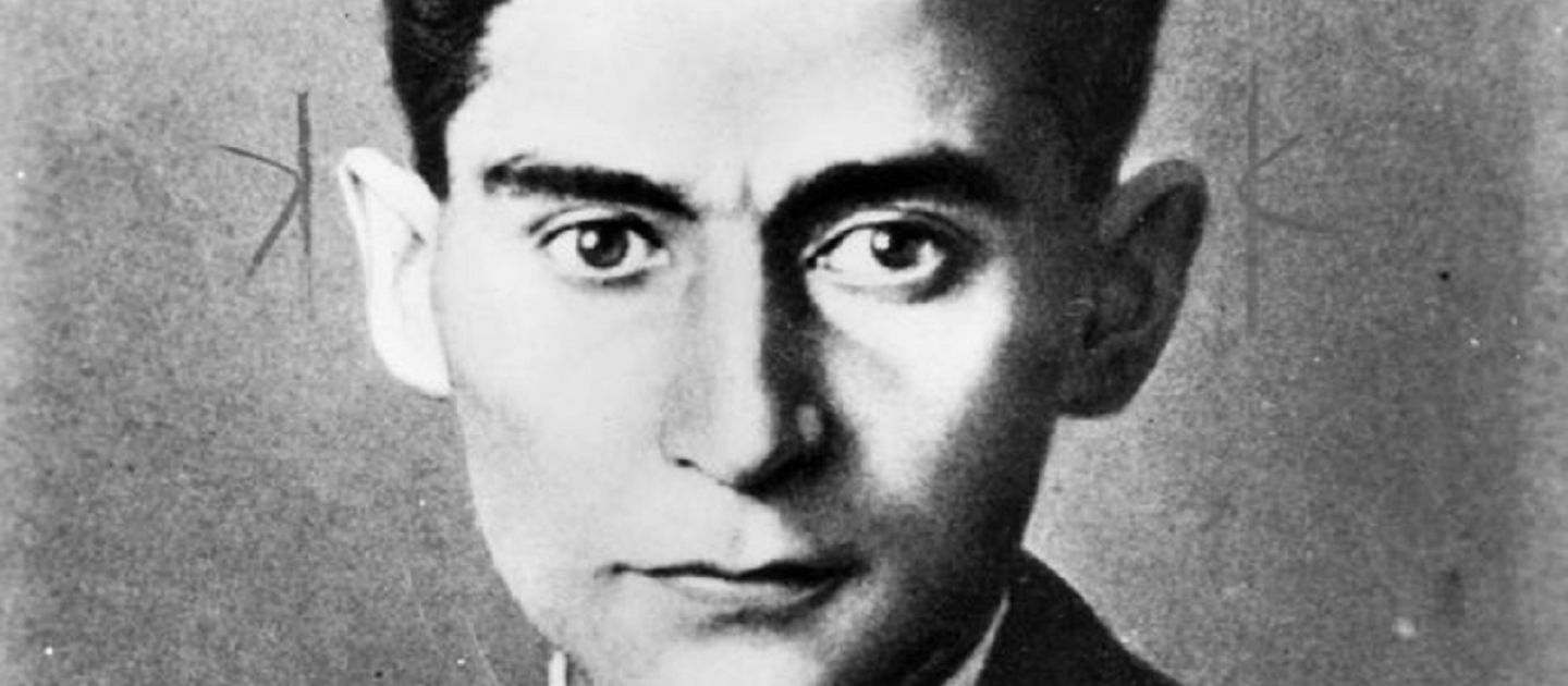 Ein Schwarz-Weiß-Foto von Franz Kafka