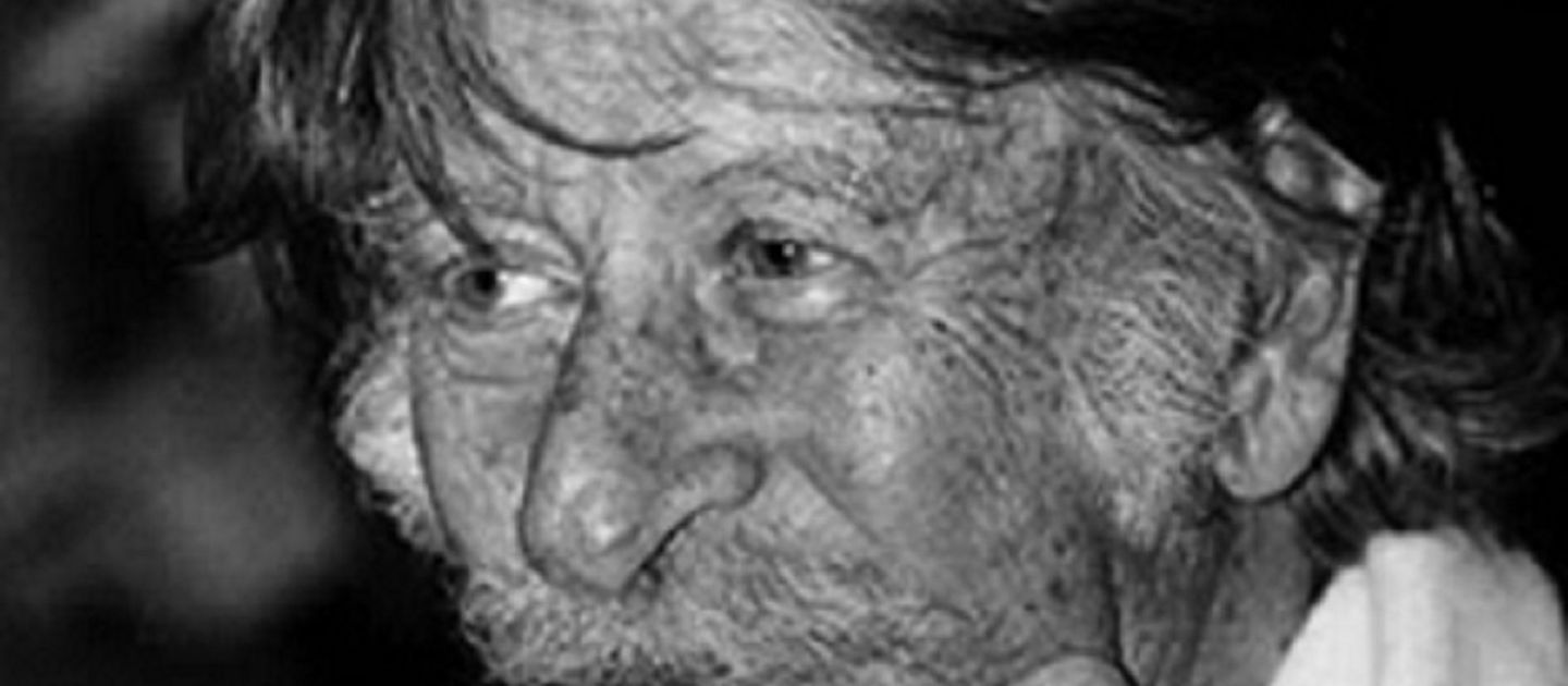 George Tabori Ein Portraitfoto von George Tabori in schwarz/weiß