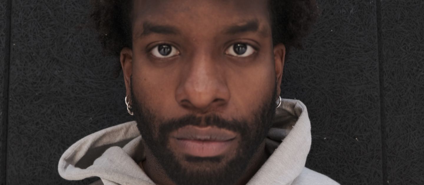Ein Portraitfoto von Mike Ezeala