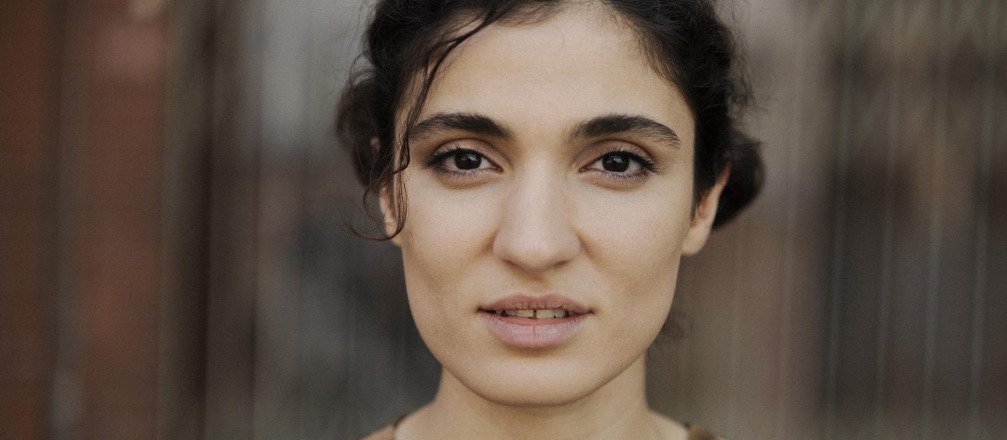 Maral Keshavarz (c) Linda Rosa Saal Portraitfoto von Maral Keshavarz