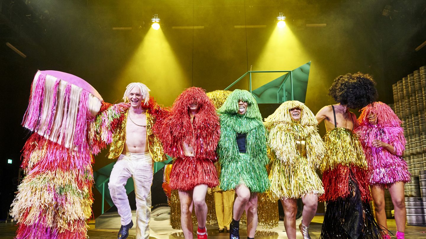 Katrin Ribbe Tanzendes Ensemble in "Karneval" (UA)
