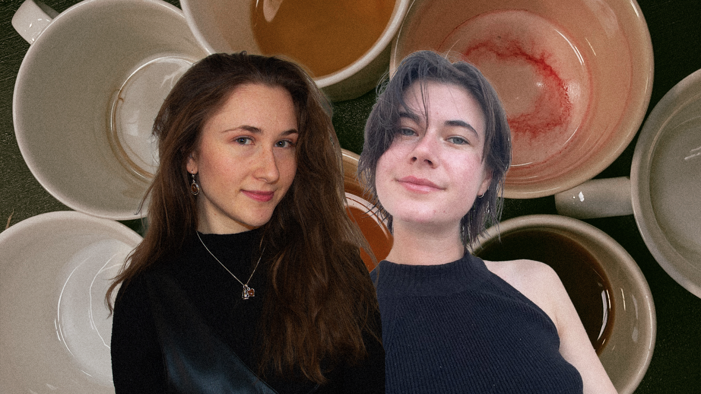 Rebecca Fischer und Julie Fritsch vor dreckigen Tassen.
