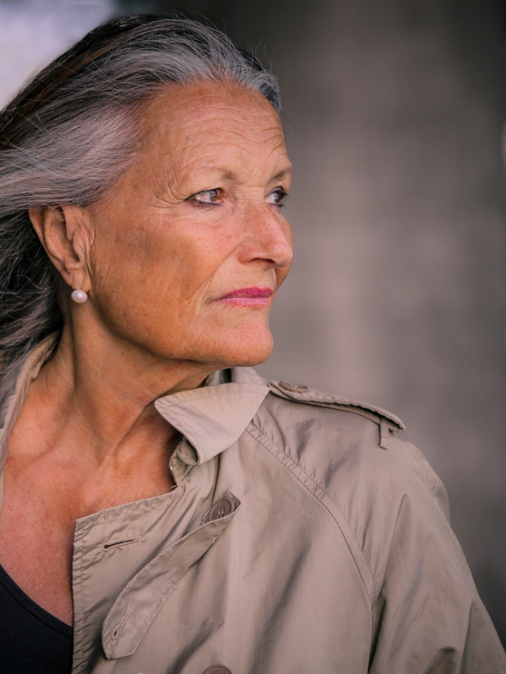 Portrait von Patricia Litten im Seitenprofil