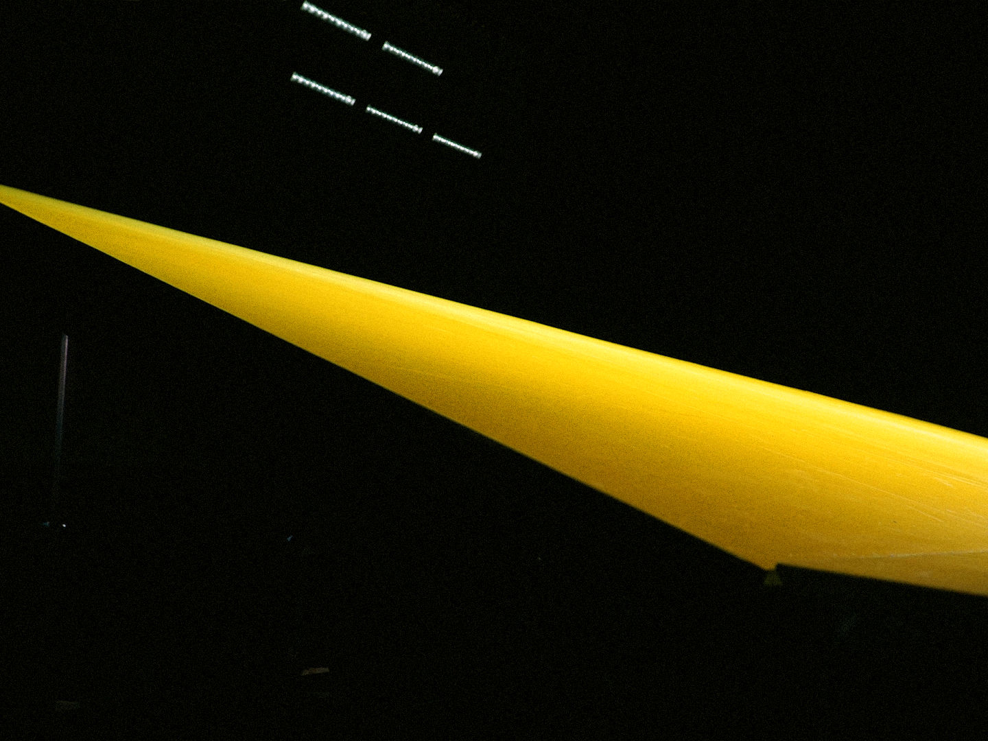 Die gelbe schräge Bühnenbildrampe von "Pioniere in Ingolstadt".