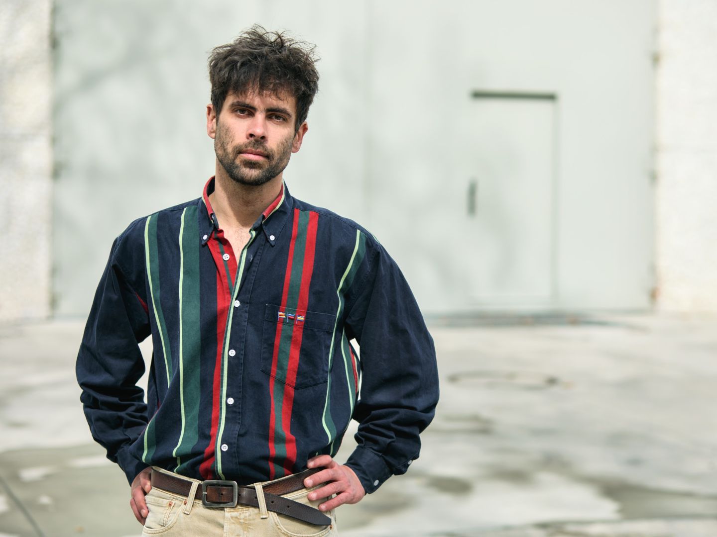 Ein Portraitfoto von Jan Friedrich in gestreiftem Hemd.