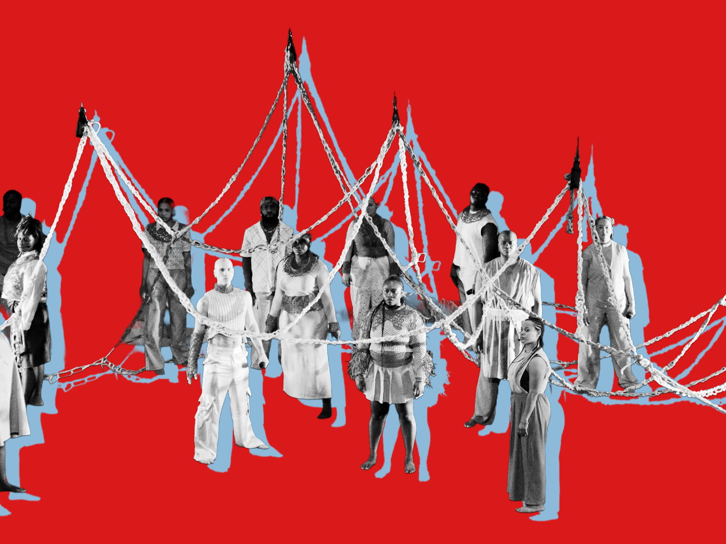 Das Ensemble hält mit Seilen verbundene Stäbe in die Luft.