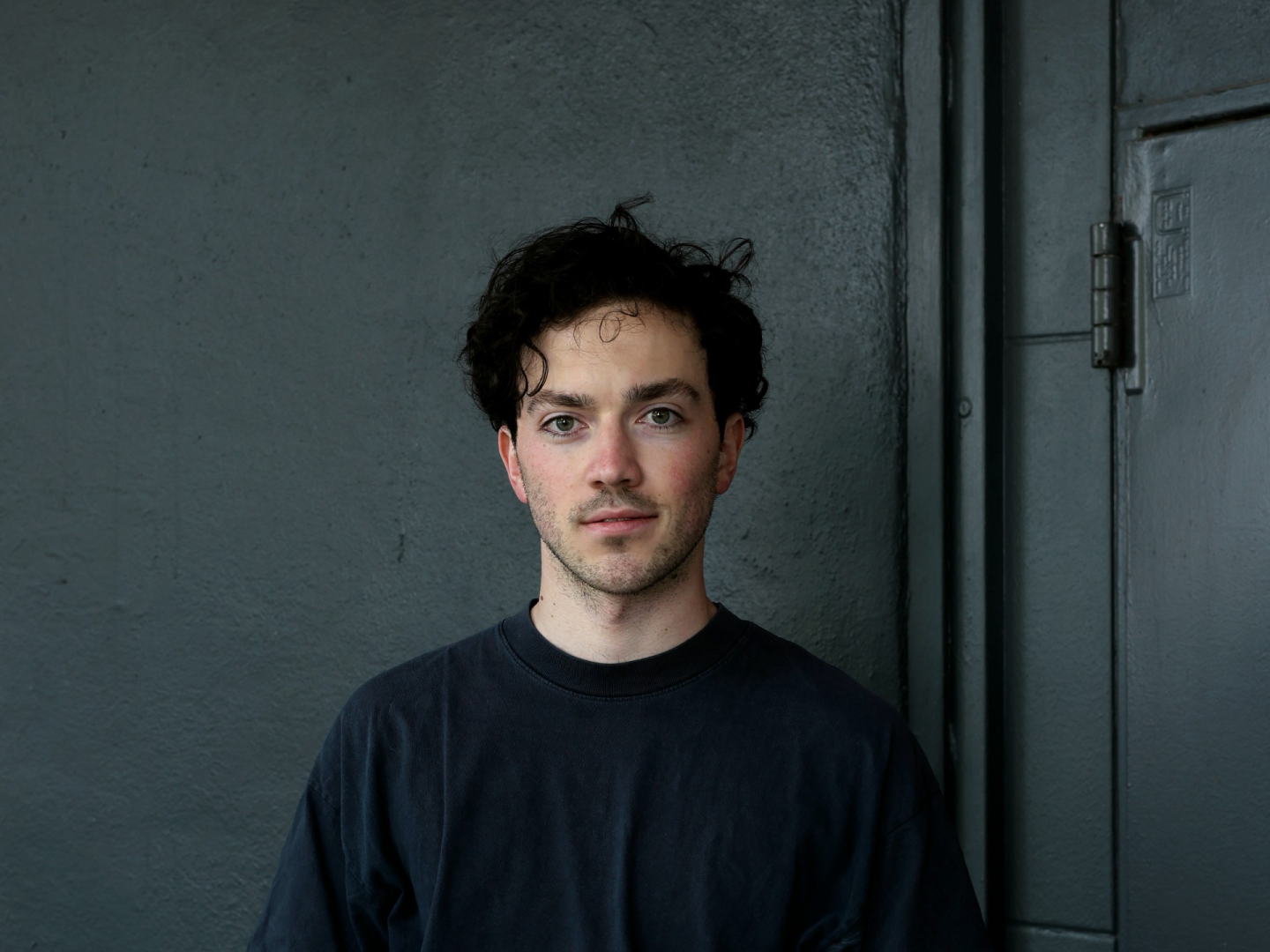 Ein Portraitfoto von Simon Friedl (c) Fatih Kurçeren