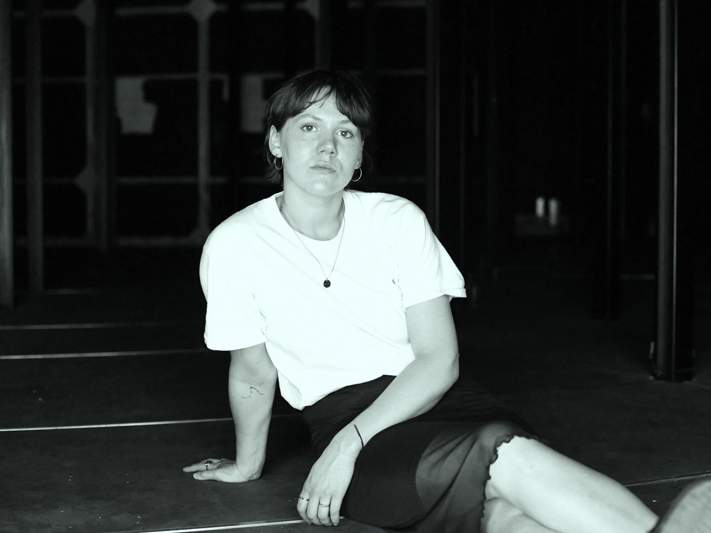 Foto von Paula da la Haye in schwarz-weiß.