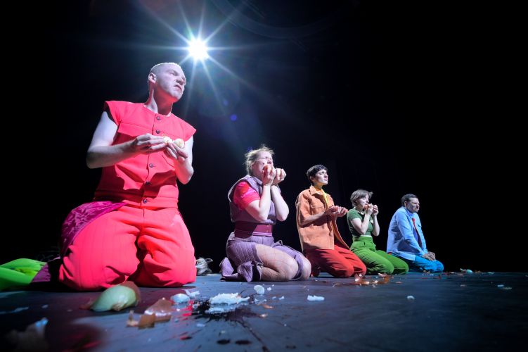 Unser Fleisch, unser Blut (UA) (c) Arno Declair Unser Fleisch, unser Blut (UA) (c) Arno Declair