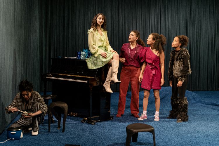 &quot;Sistas!&quot; © Kamil Janus