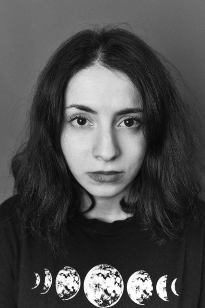 Iryna Fingerova in schwarz-weiß