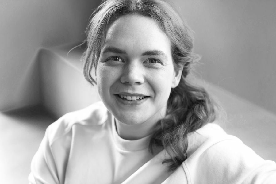 Portrait von Maximiliane Haß in schwarz/weiß